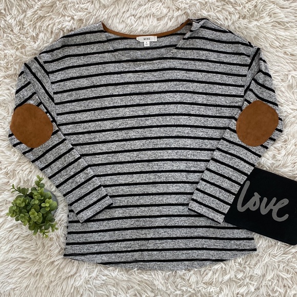 Mine Button Back Scoop Neck LS Top 💗 Heather Gray & Black - Picture 2 of 16